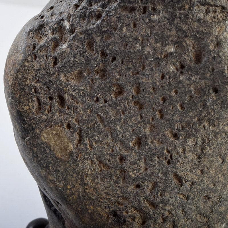 天然石　鑑賞石　太湖石　霊壁石　置物　重さ約1.8kg　唐木台付　N　9283