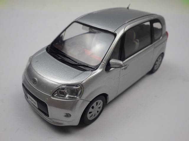 207 シルバー系 1/30 トヨタ ポルテ PORTE カラーサンプル - メルカリ