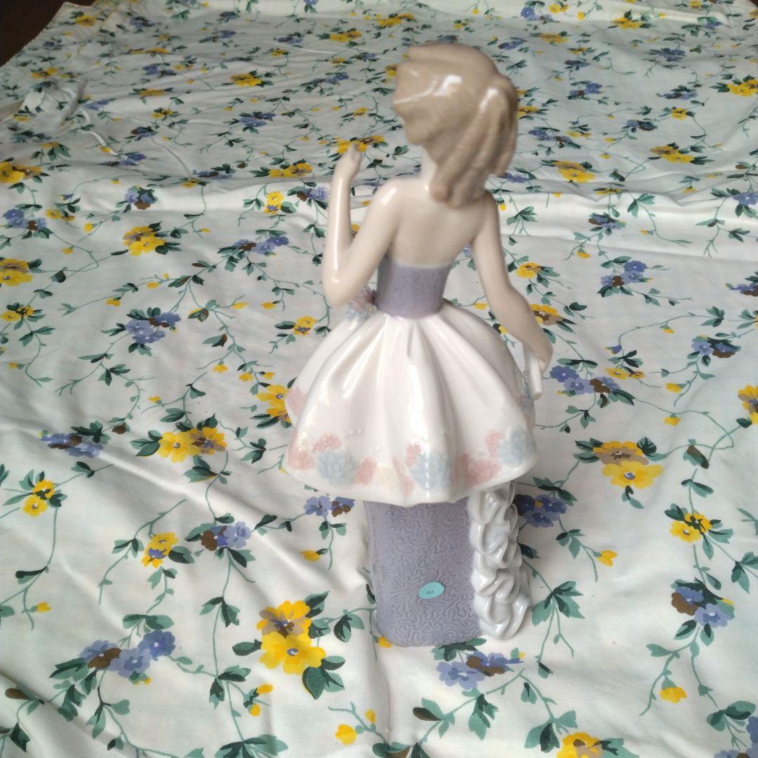 LLADROフィギュア 薄紫色ドレス