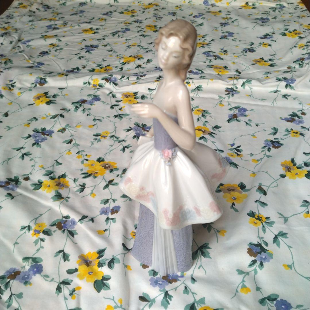 LLADROフィギュア 薄紫色ドレス