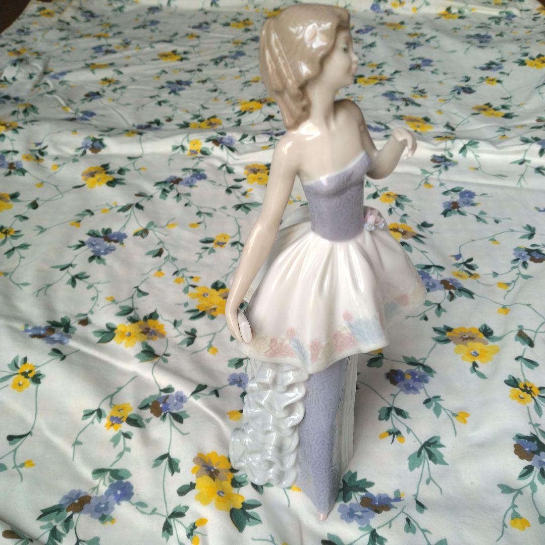 LLADROフィギュア 薄紫色ドレス
