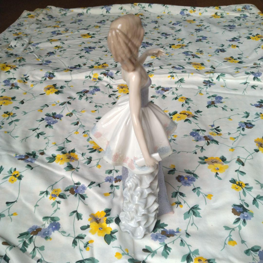 LLADROフィギュア 薄紫色ドレス