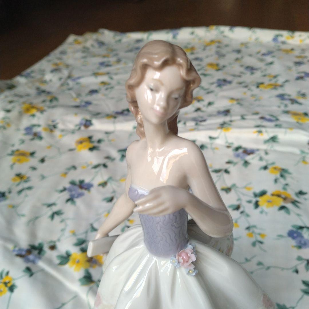 LLADROフィギュア 薄紫色ドレス