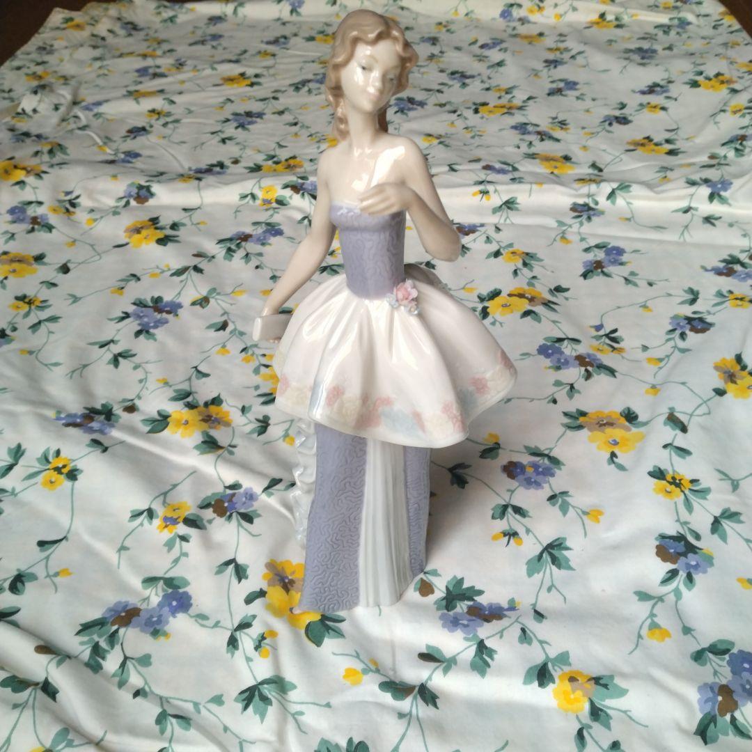 LLADROフィギュア 薄紫色ドレス