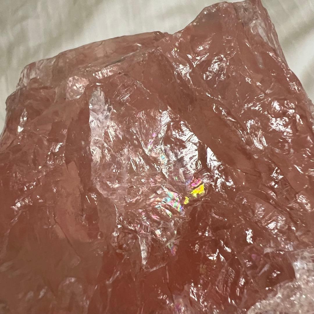 レインボー入り 特大ローズクォーツ 584g 天然石 パワーストーン