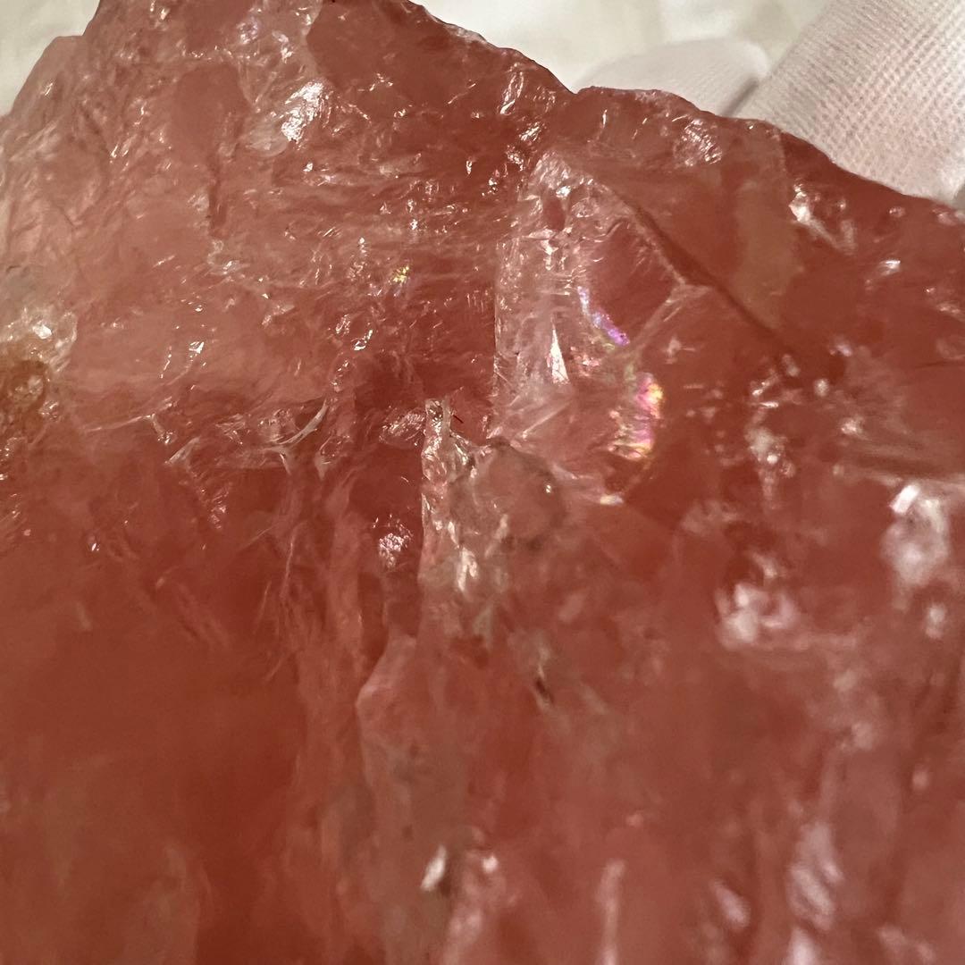 レインボー入り 特大ローズクォーツ 584g 天然石 パワーストーン