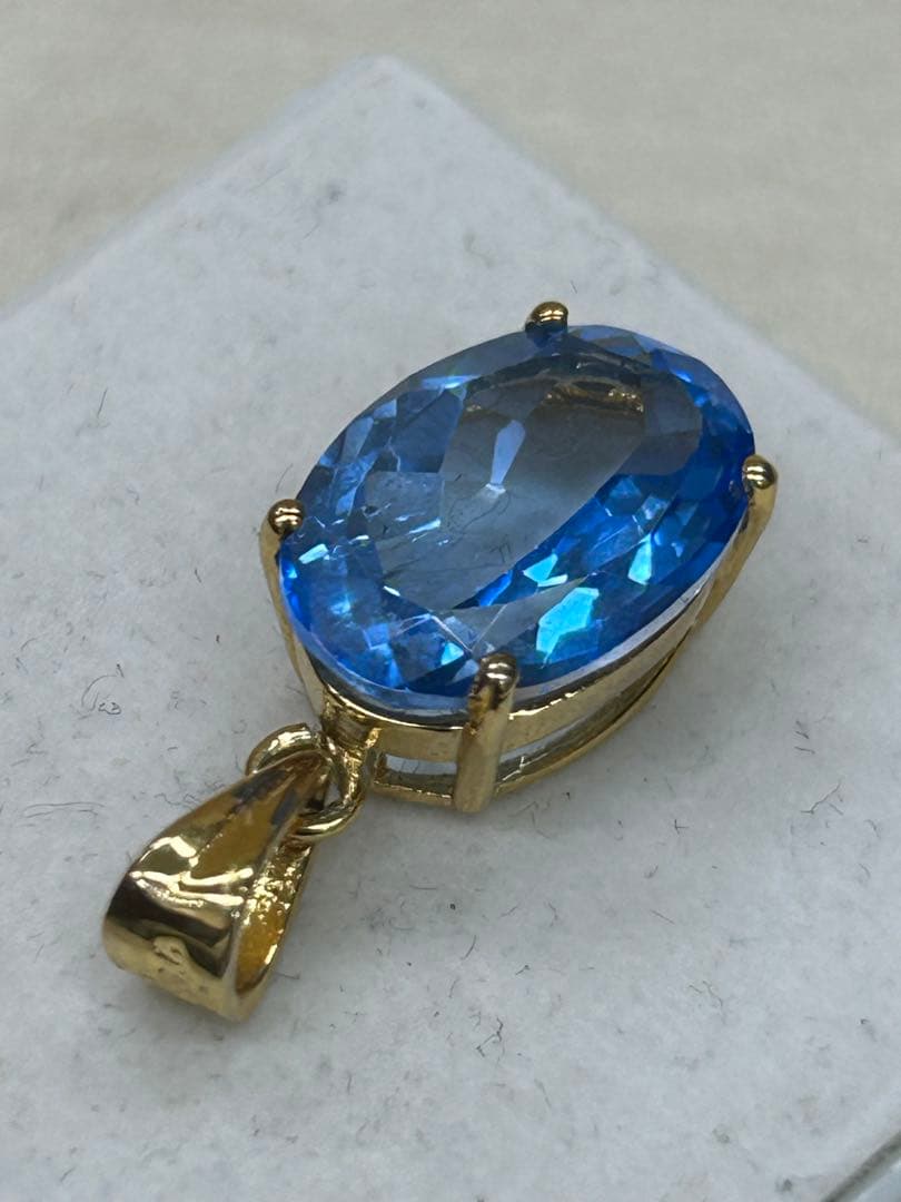 スイスブルートパーズ　ゴールドメッキ　ペンダント　トップ