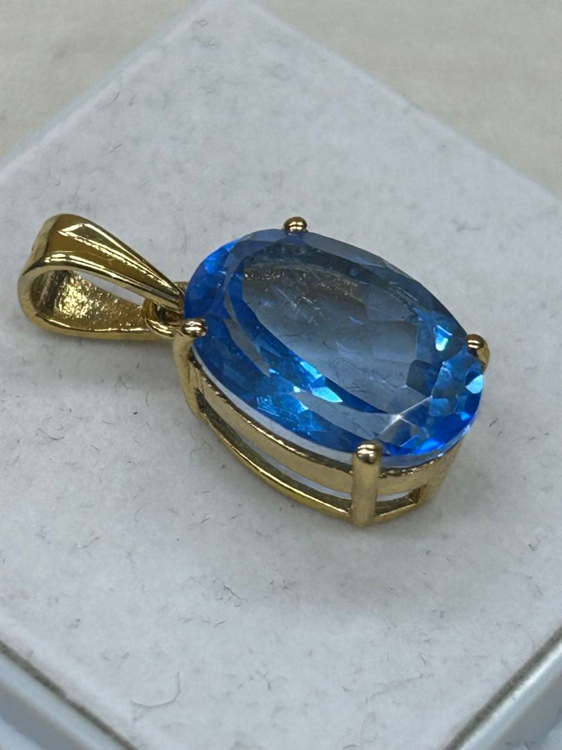 スイスブルートパーズ　ゴールドメッキ　ペンダント　トップ
