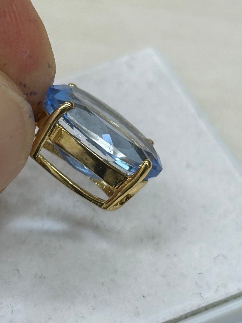 スイスブルートパーズ　ゴールドメッキ　ペンダント　トップ