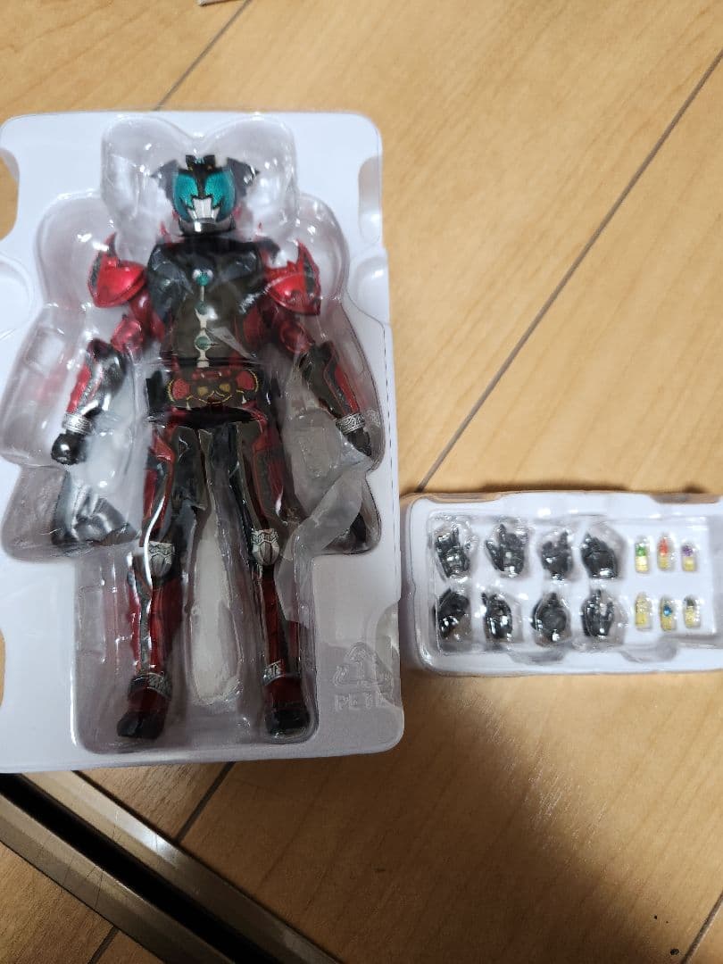 ザ*キ様 S.H.Figuarts 真骨彫製法 仮面ライダーダークキバ 　フィギ