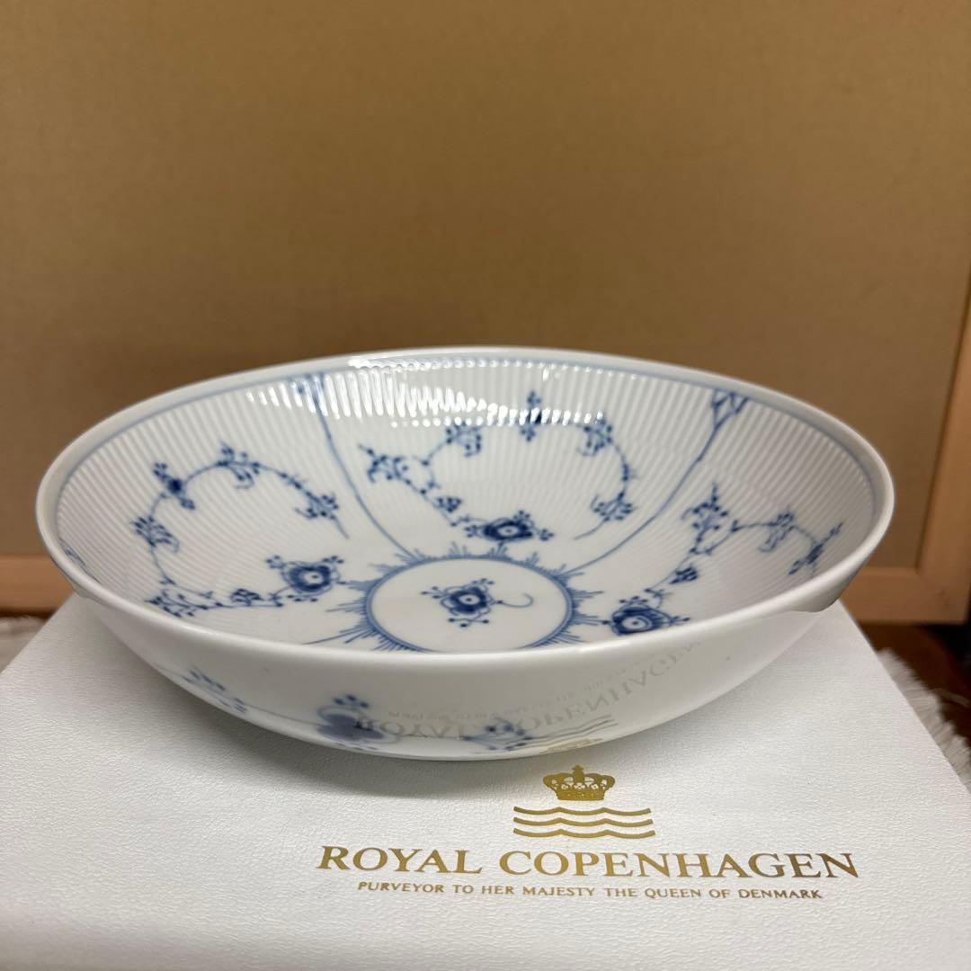 未使用　デンマーク製ロイヤルコペンハーゲン ブルーフルーテッドプレイン ボウル