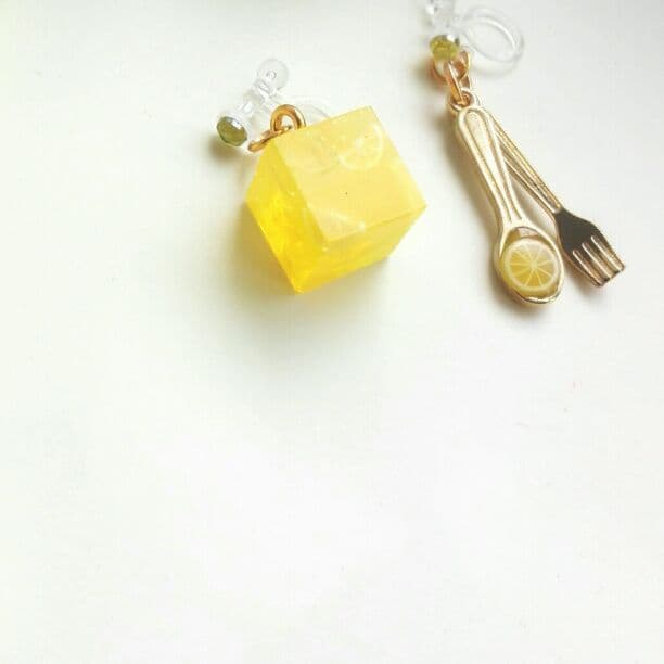 売れました　爽やかレモンイヤリング　レジン