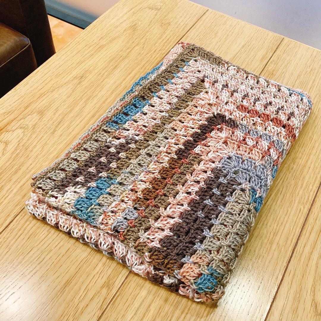 ブランケット　マルチカバー　長方形　手編み　カラフル　ハンドメイド　膝掛け