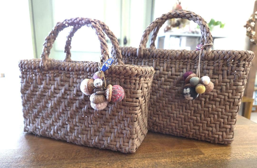 国産山葡萄　ハンドメイド籠バック　小さいけど、大きい方