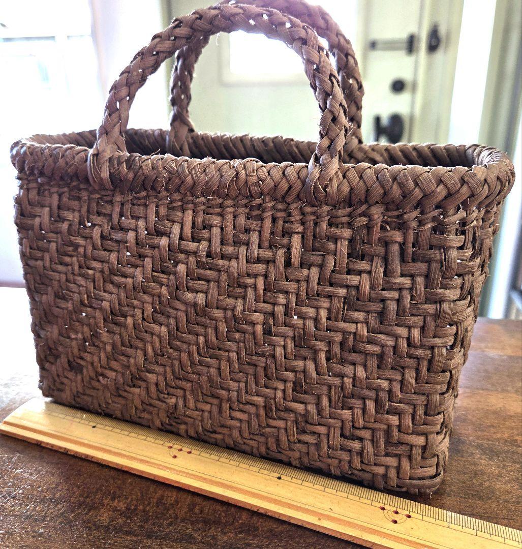 国産山葡萄　ハンドメイド籠バック　小さいけど、大きい方