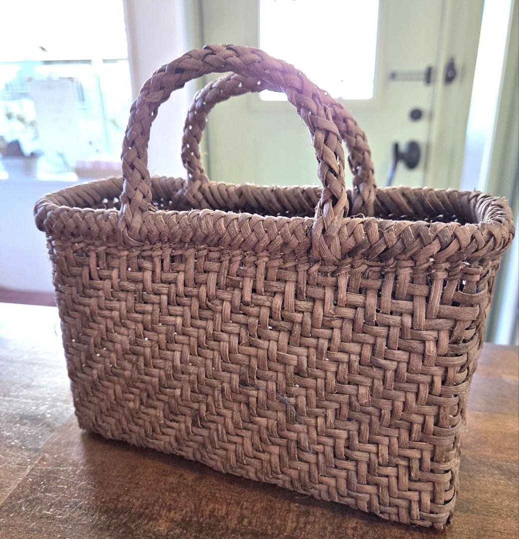 国産山葡萄　ハンドメイド籠バック　小さいけど、大きい方