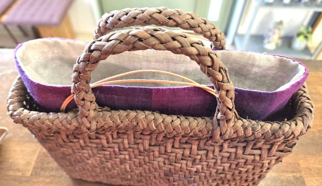 国産山葡萄　ハンドメイド籠バック　小さいけど、大きい方