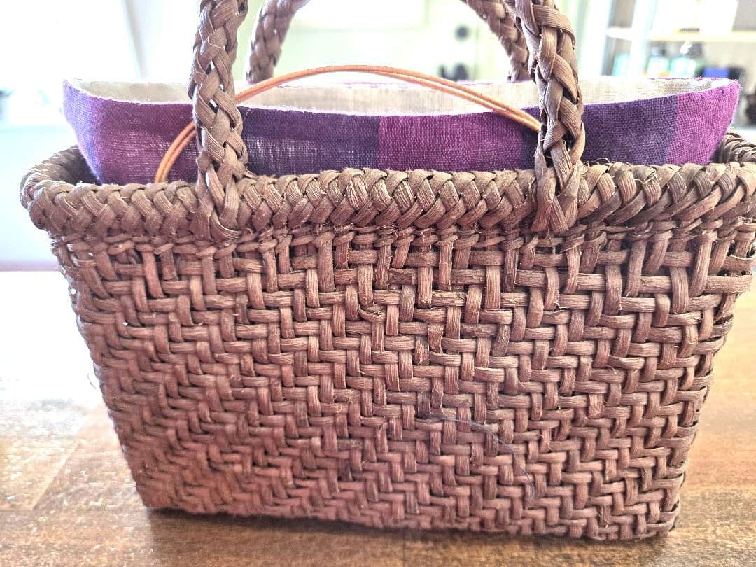国産山葡萄　ハンドメイド籠バック　小さいけど、大きい方