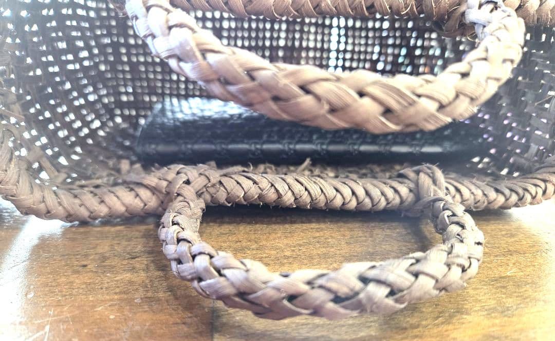 国産山葡萄　ハンドメイド籠バック　小さいけど、大きい方