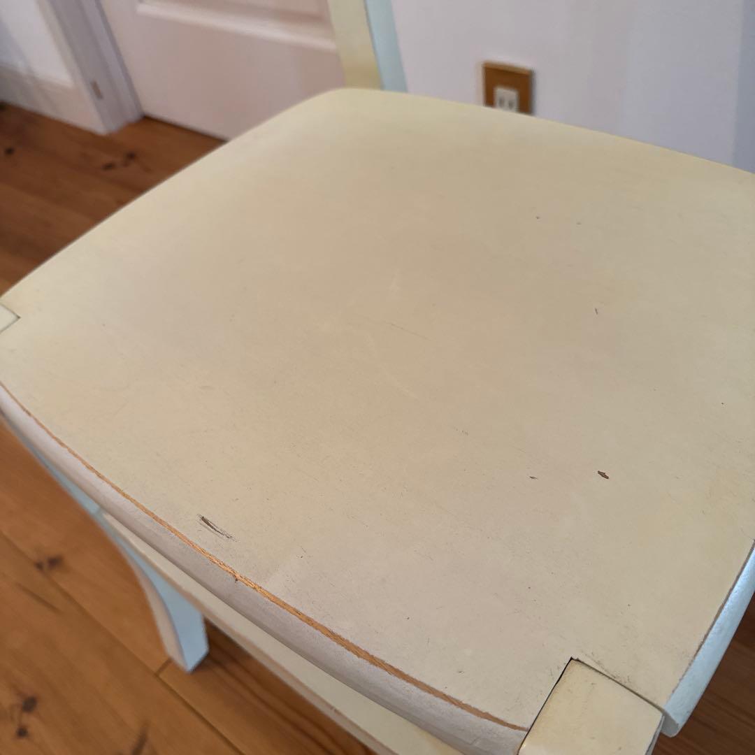 マニーステンシルローズ　ホワイトファニチャー