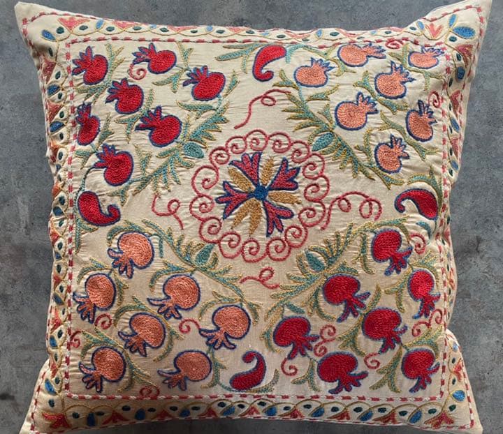 ウズベキスタン製 シルク スザニ刺繍 クッションカバー 51×49 SZN710