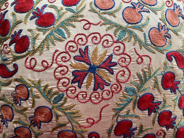 ウズベキスタン製 シルク スザニ刺繍 クッションカバー 51×49 SZN710