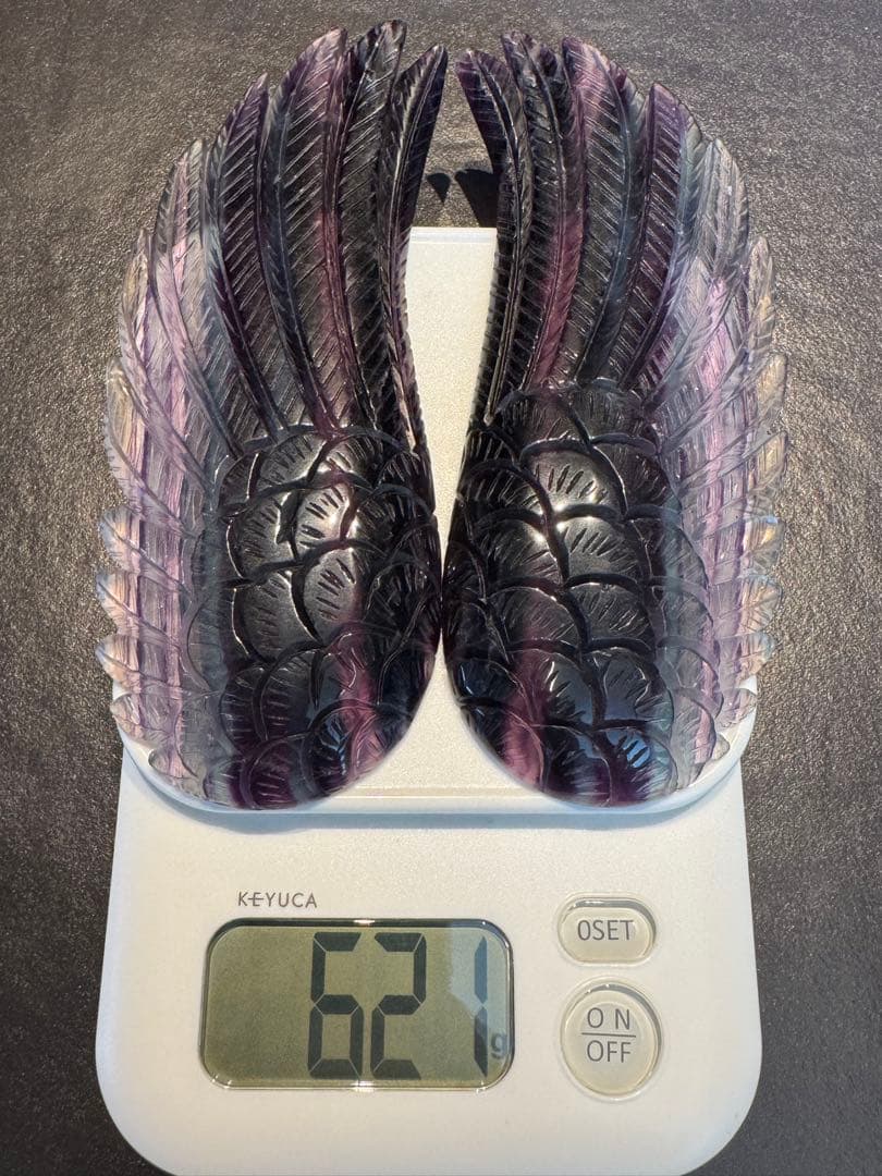 高品質 フローライト 天使の翼 手彫り ブラックスタンド付き