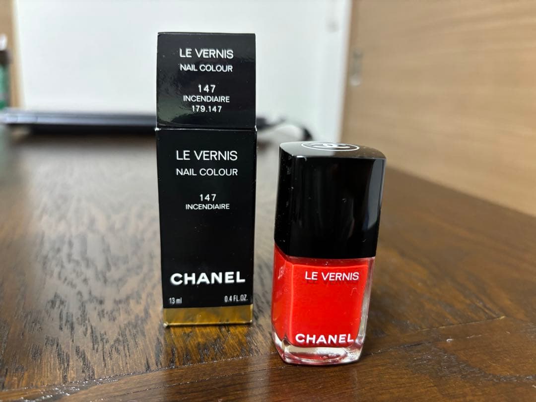 ネイルカラー・マニキュア CHANEL LE VERNIS 147 INCENDIAIRE 13.5ml