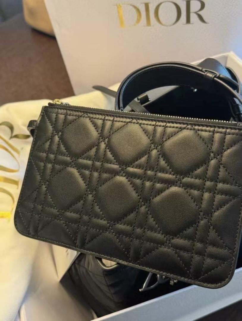 超美品！ブラックのキルティングデザイン ブラック ハンドバッグ