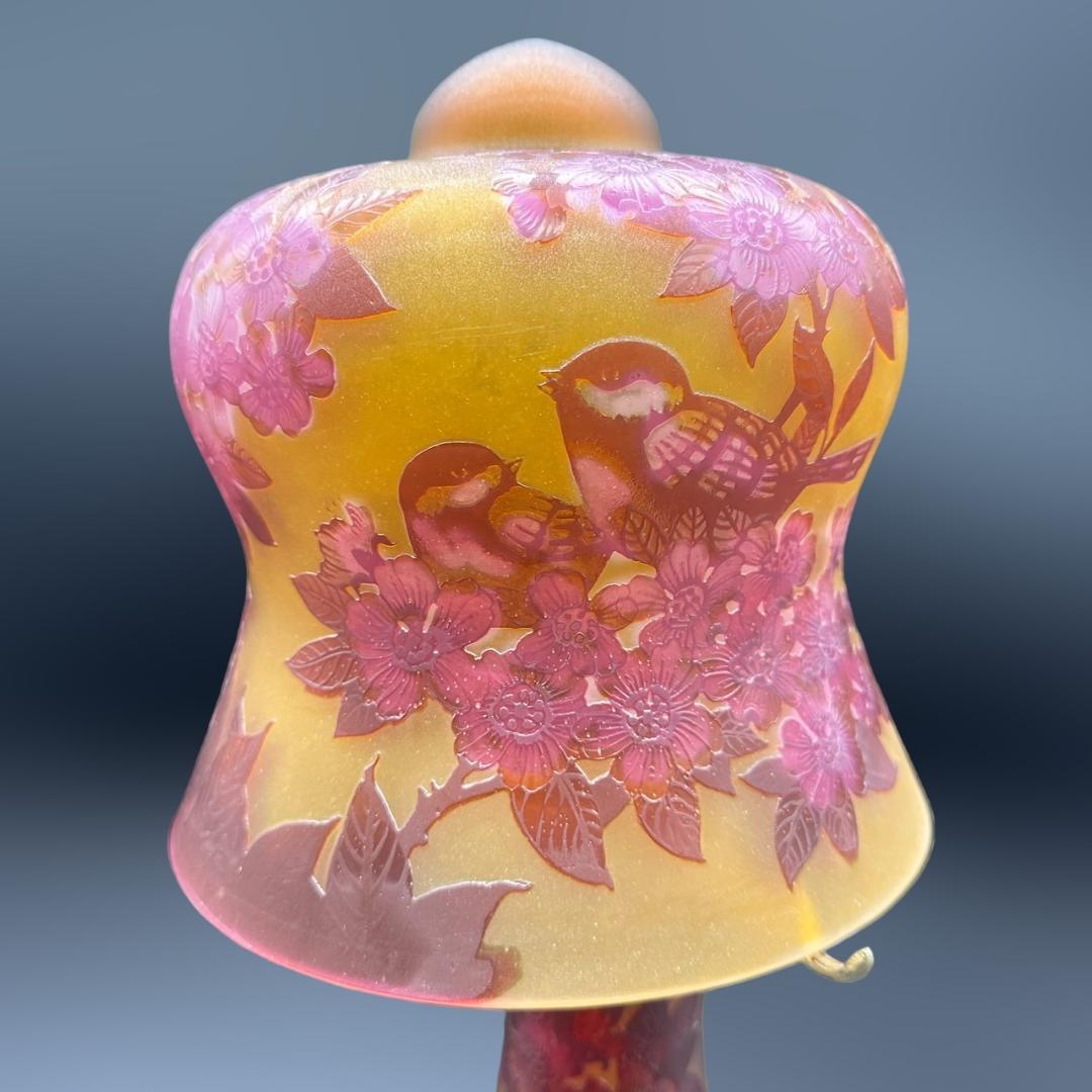 エミールガレ　 二灯ランプ 　林檎紋　カメオ彫り　被せガラス　高さ50ｃｍ