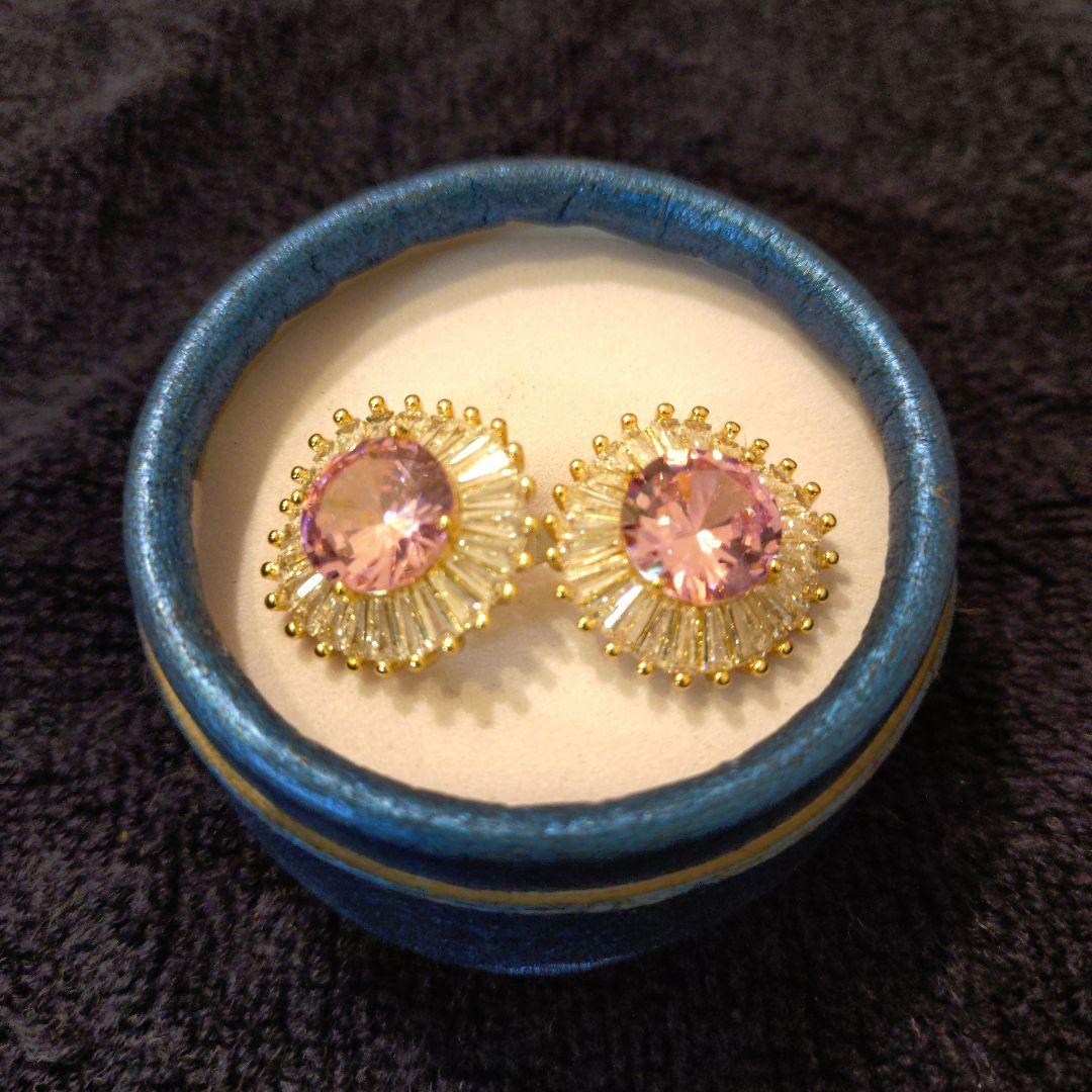 ピンクストーン ラウンド型ピアス ケース付き