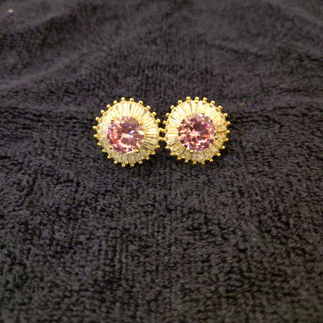 ピンクストーン ラウンド型ピアス ケース付き