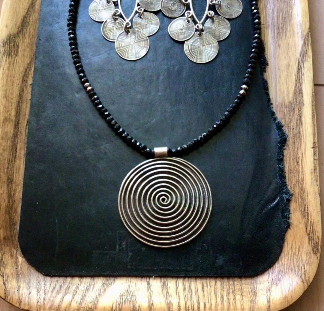 カレンシルバースパイラルデザイン ネックレスとイヤリングセット