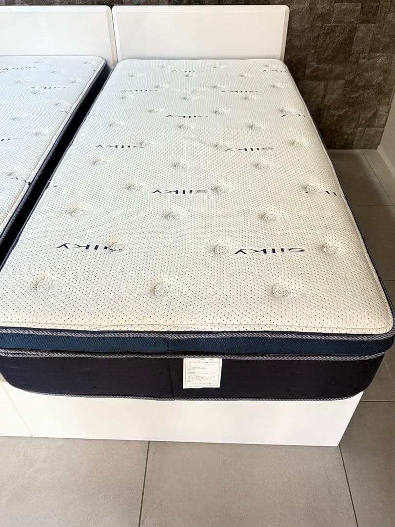 ①ニトリ深型引出し付きシングルベッドフレーム|ホワイト|おまけマットレス