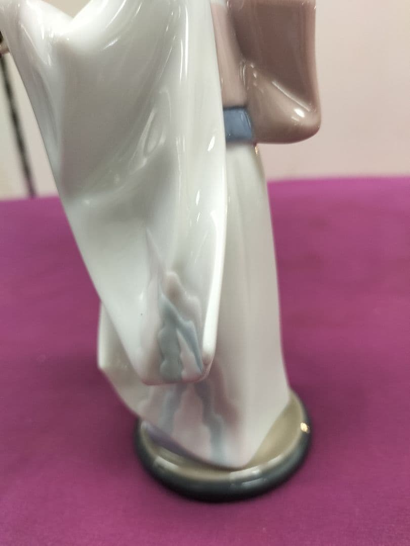 リヤドロ　陶器人形「フルートを吹く着物姿の少女」スペイン　難有り