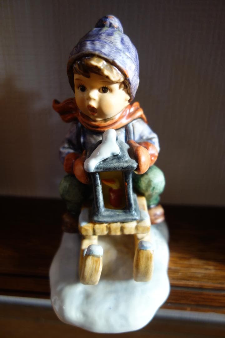 Ｇoebel ゲーベル フンメルドール 396　クリスマス　ソリに乗った少年