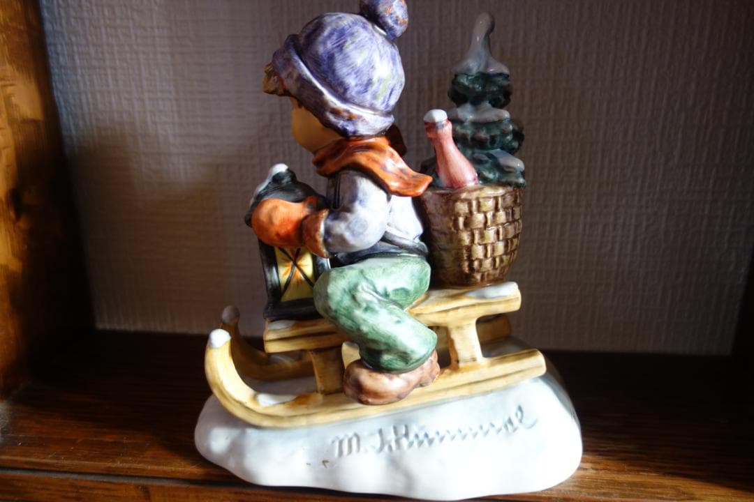 Ｇoebel ゲーベル フンメルドール 396　クリスマス　ソリに乗った少年