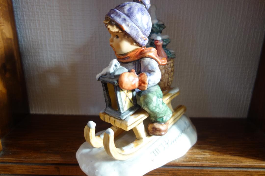 Ｇoebel ゲーベル フンメルドール 396　クリスマス　ソリに乗った少年