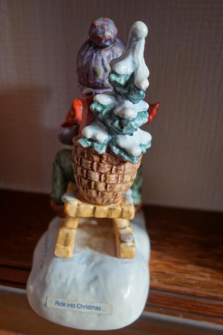 Ｇoebel ゲーベル フンメルドール 396　クリスマス　ソリに乗った少年