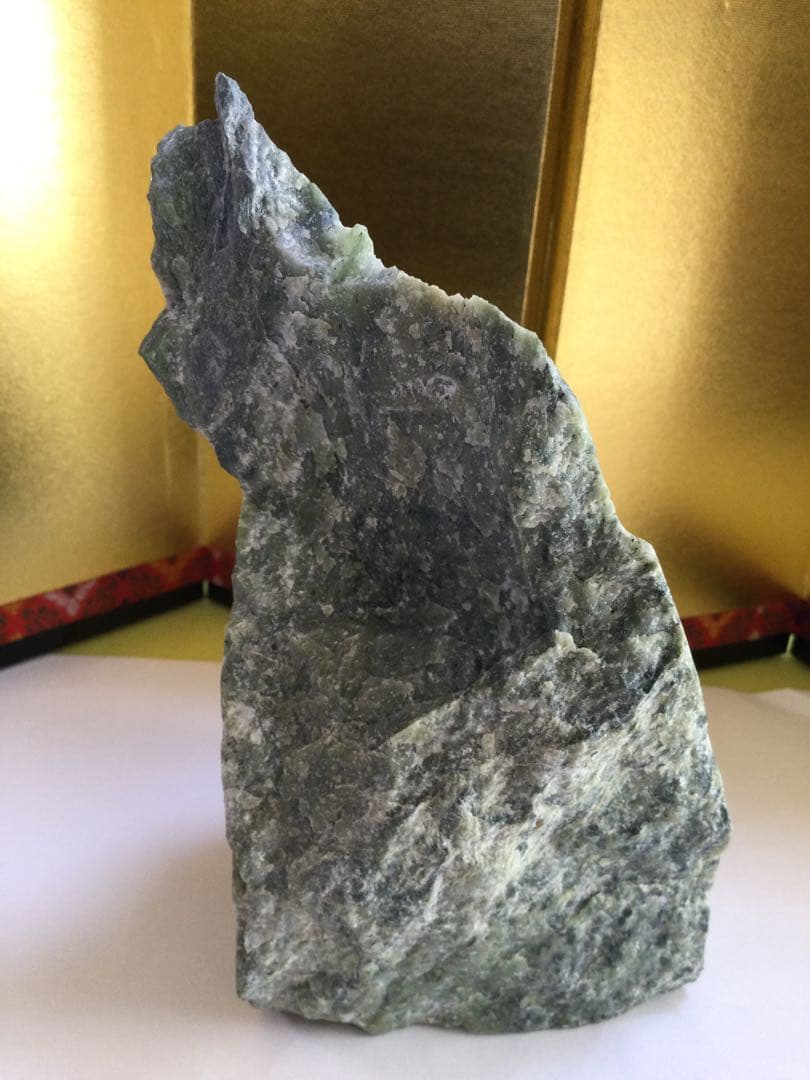 日高翡翠原石宝石質極上品　巨大、大特価品　日高翡翠原石　観賞石、