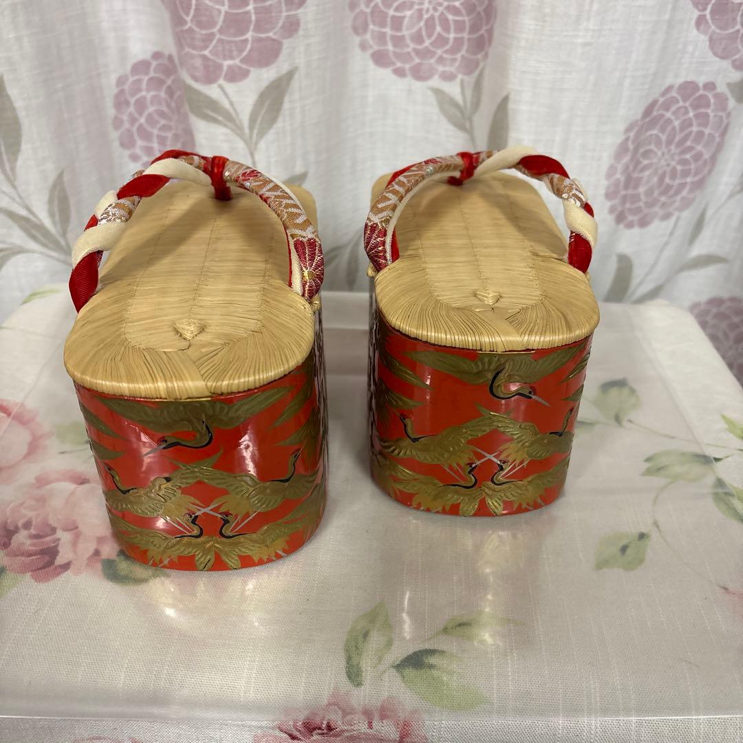 赤い鶴模様の木製　こっぽり