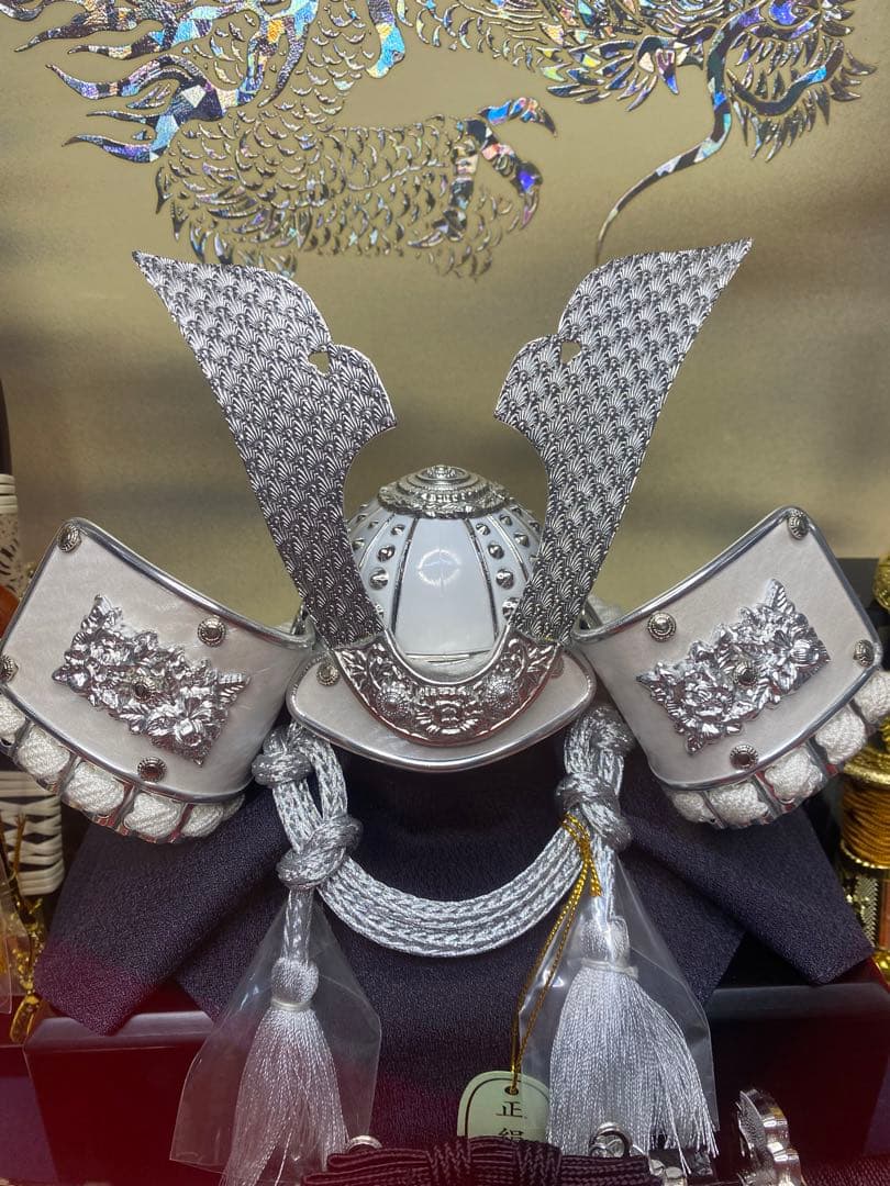 東京久月　五月人形　シルバー兜飾り　白塗りガラスケース入