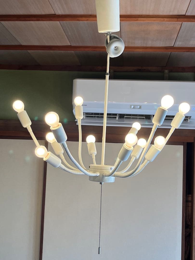 インターフォルム　ホワイトシャンデリア　白熱灯ペンダント　12灯