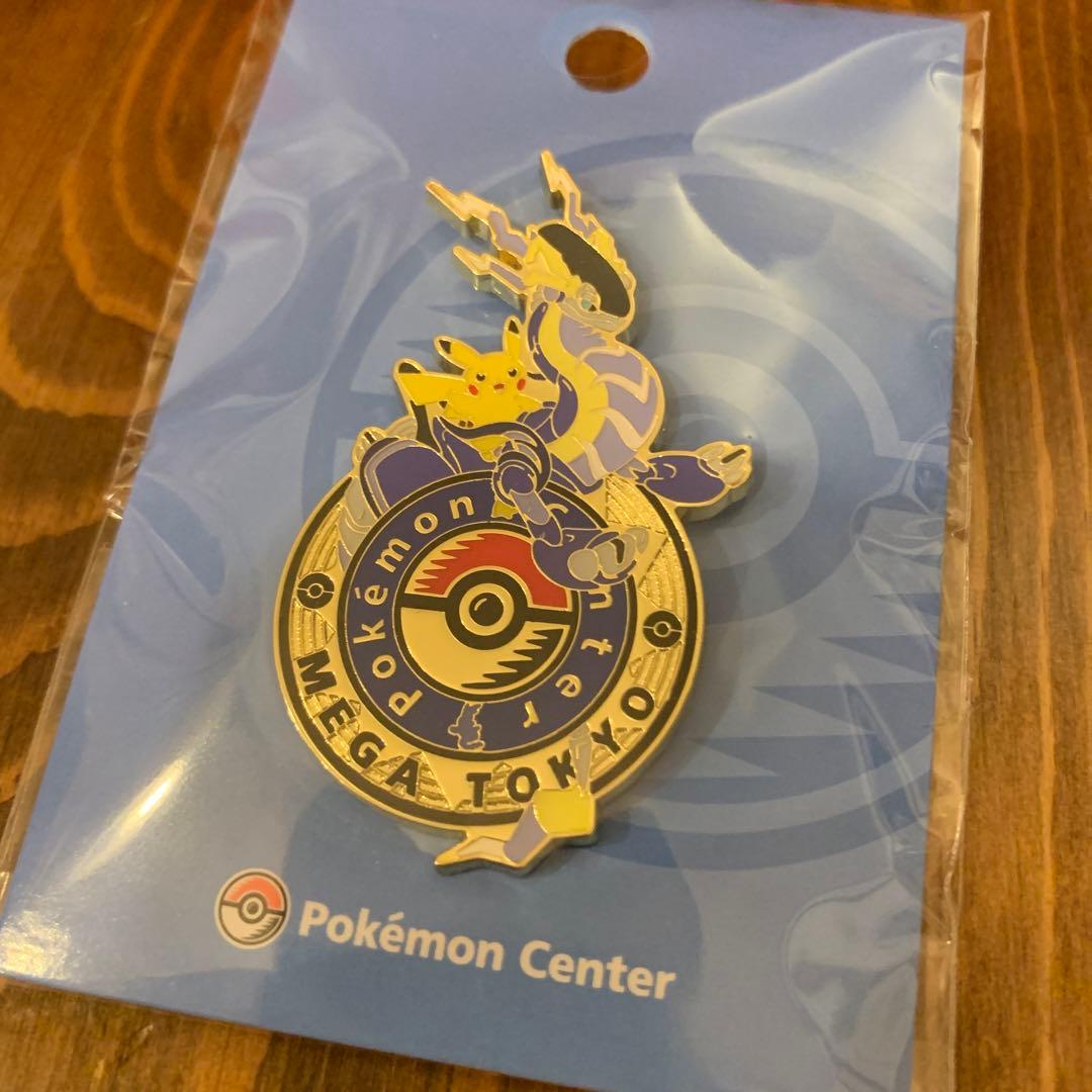 ポケモンセンター ピンバッジ ミライドン ピカチュウ メガトーキョー