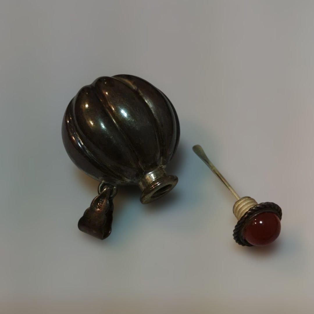 銀製ペンダントヘッド　香水入れ　銀製品