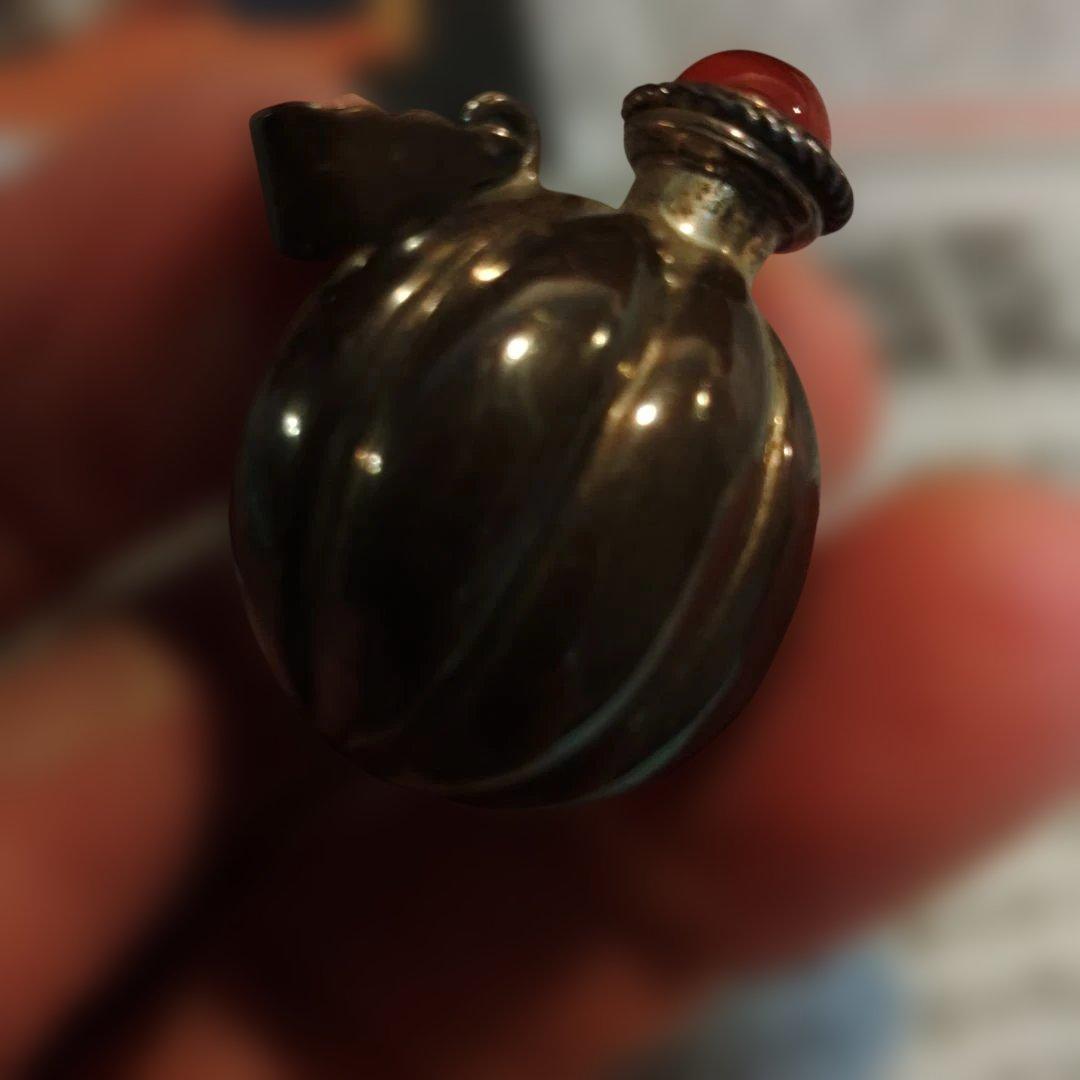 銀製ペンダントヘッド　香水入れ　銀製品