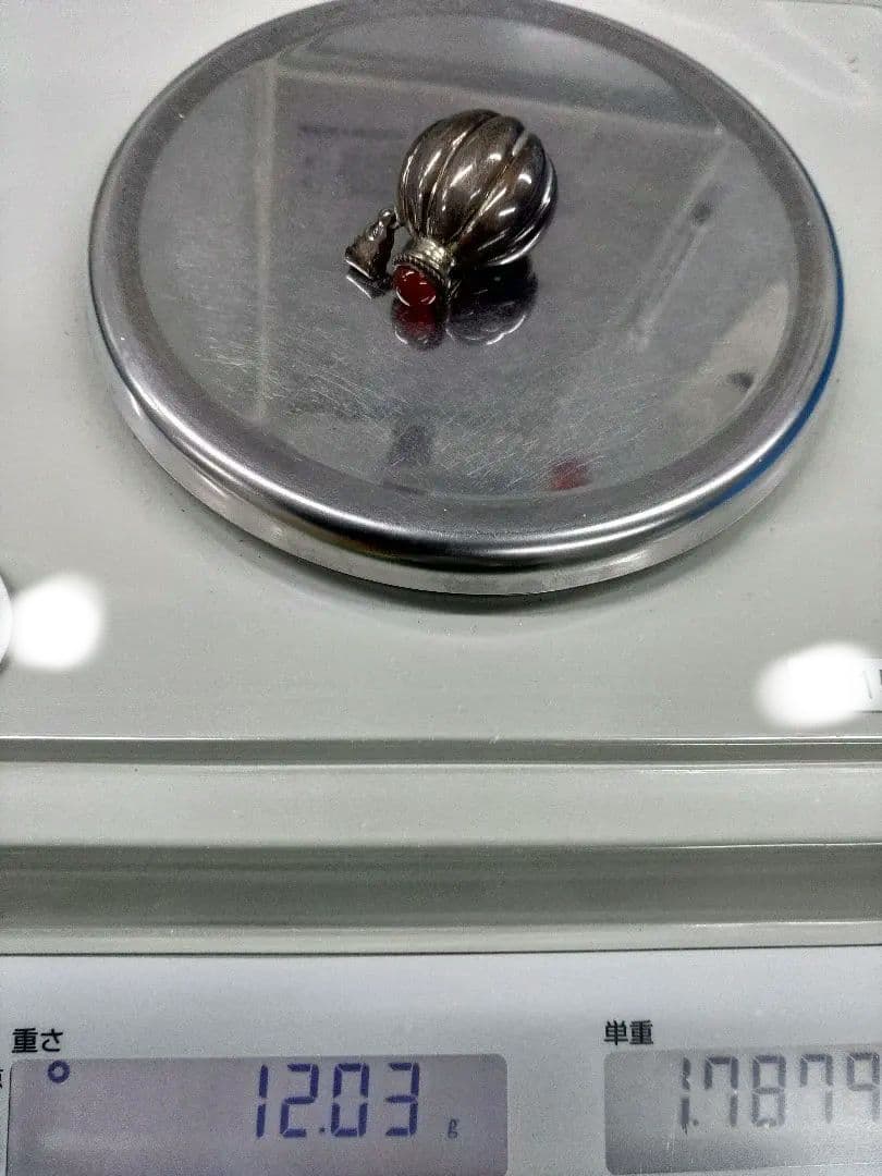 銀製ペンダントヘッド　香水入れ　銀製品