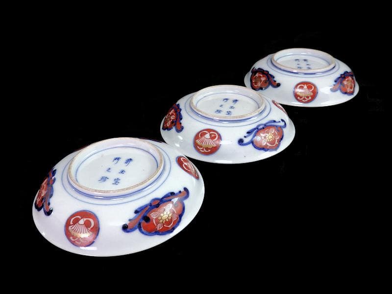 大聖寺伊万里 金襴手 花に菊花四方襷紋の図 4寸皿 3枚 B207-CHc