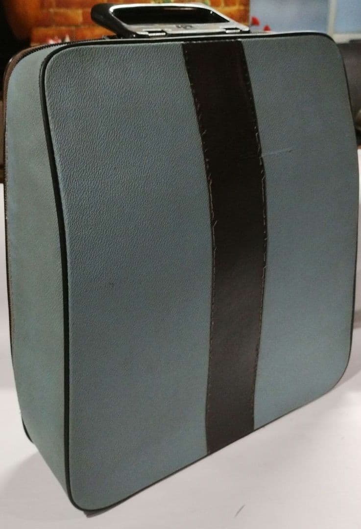 スペイン製　Olivetti lettera 32 タイプライター　ケース付き