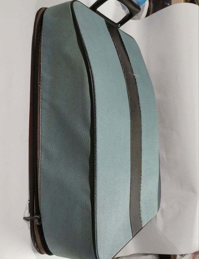 スペイン製　Olivetti lettera 32 タイプライター　ケース付き